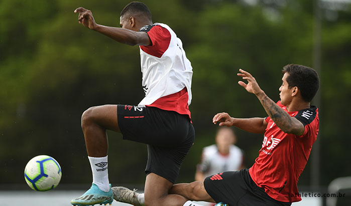 Com sete desfalques, Athletico desafia São Paulo no Morumbi