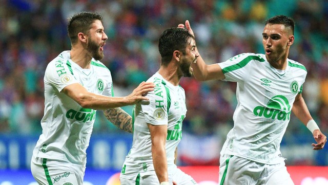 Empenhada apesar de situação dramática, Chapecoense busca pontuar em casa