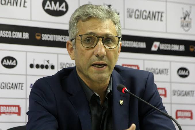 Diretoria vascaína paga salários de agosto a jogadores e funcionários