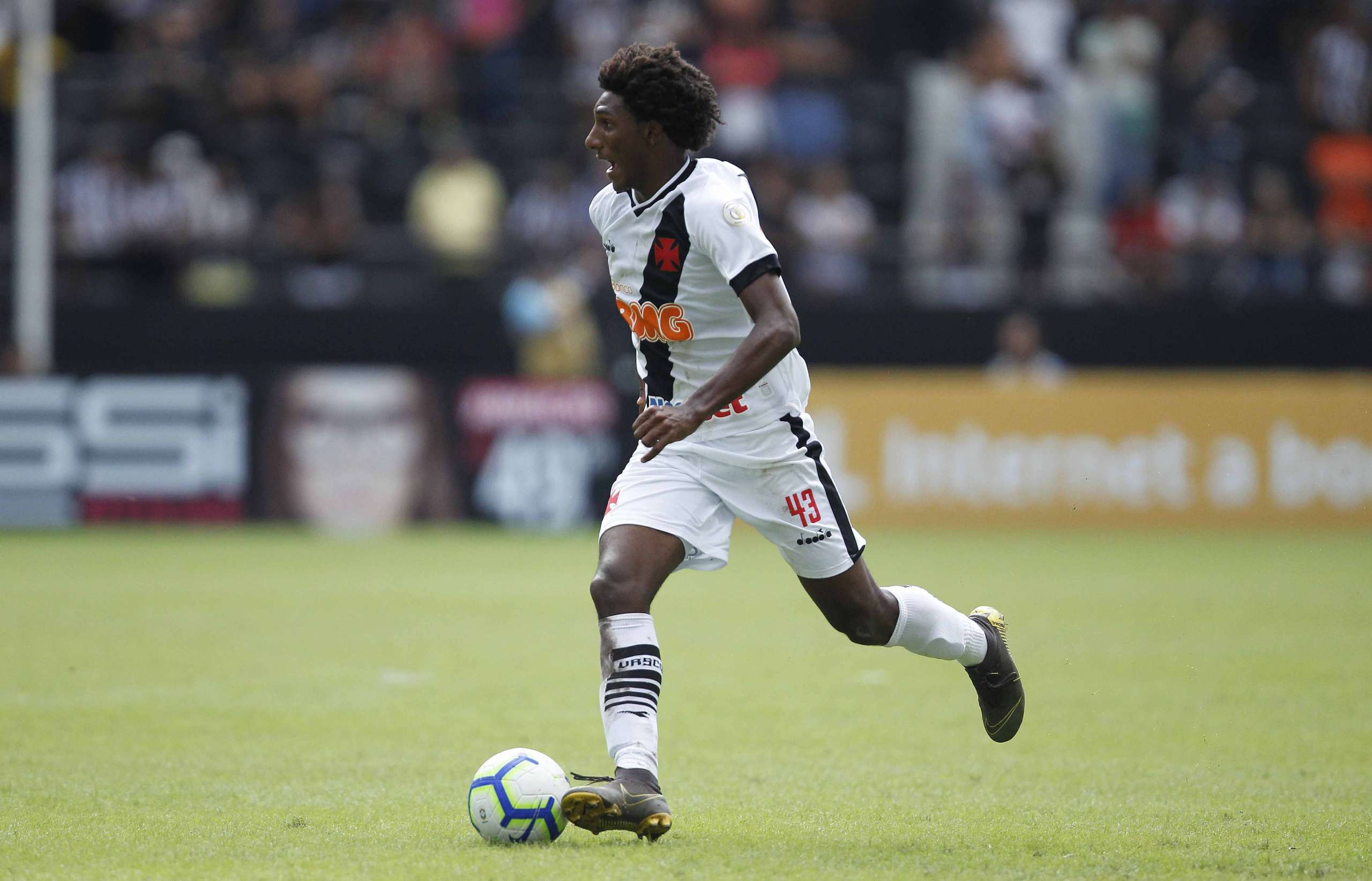 Após lesão no Mundial Sub-17, Talles Magno volta ao Vasco e inicia tratamento