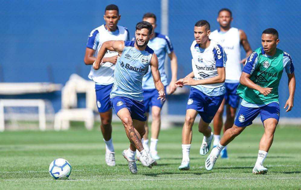 Volantes não treinam e viram dúvidas no Grêmio para domingo