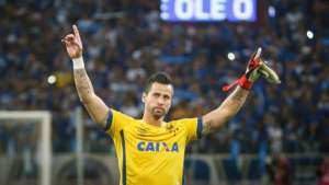 Antes de pegar Atlético-MG pela 63ª vez, Fábio exalta peso de vitória do Cruzeiro