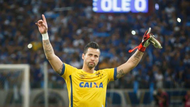 Antes de pegar Atlético-MG pela 63ª vez, Fábio exalta peso de vitória do Cruzeiro