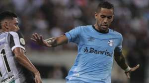 Contra a Chapecoense, Romulo deve assumir vaga do suspenso Maicon no Grêmio