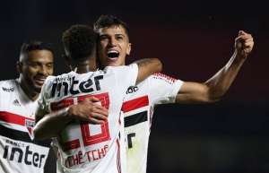 Ex-Santos treina e reforça o São Paulo diante do Athletico-PR