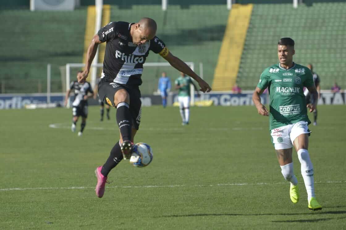 Roger cutuca torcida do Guarani: “Estão aplaudindo um empate”