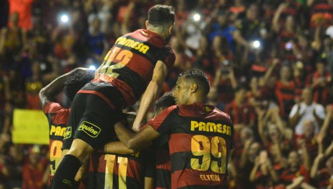 Vibração após gol do Leão. Foto: Anderson Stevens