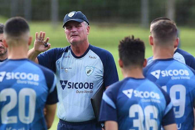 Londrina anuncia saída de treinador para rodadas finais da Série B