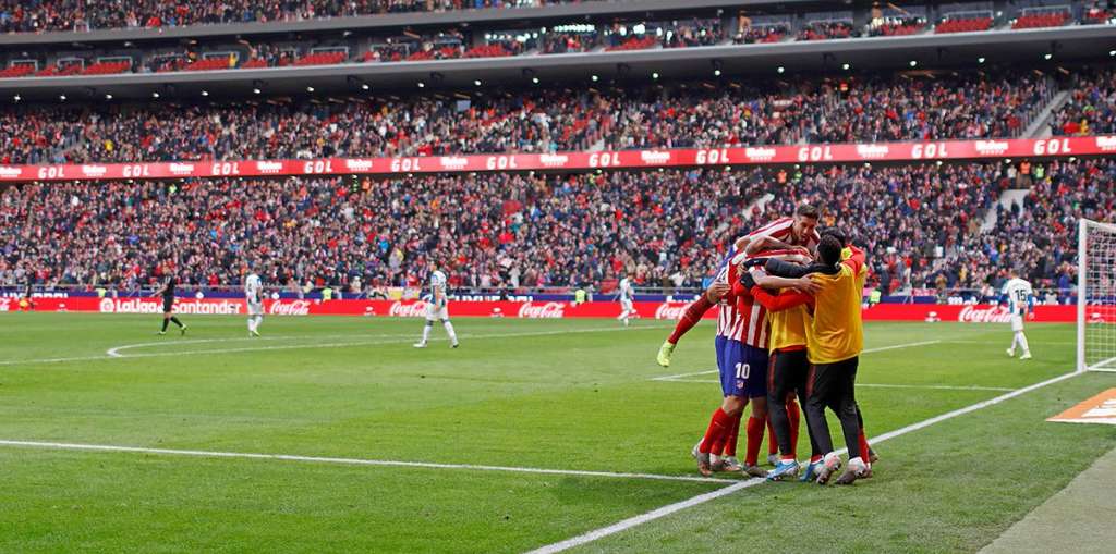 Atlético de Madrid supera Espanyol e continua na cola de Barça e Real