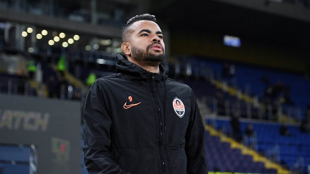 Ucraniano: Alvos de racismo em clássico, Taison e Dentinho saem de campo chorando