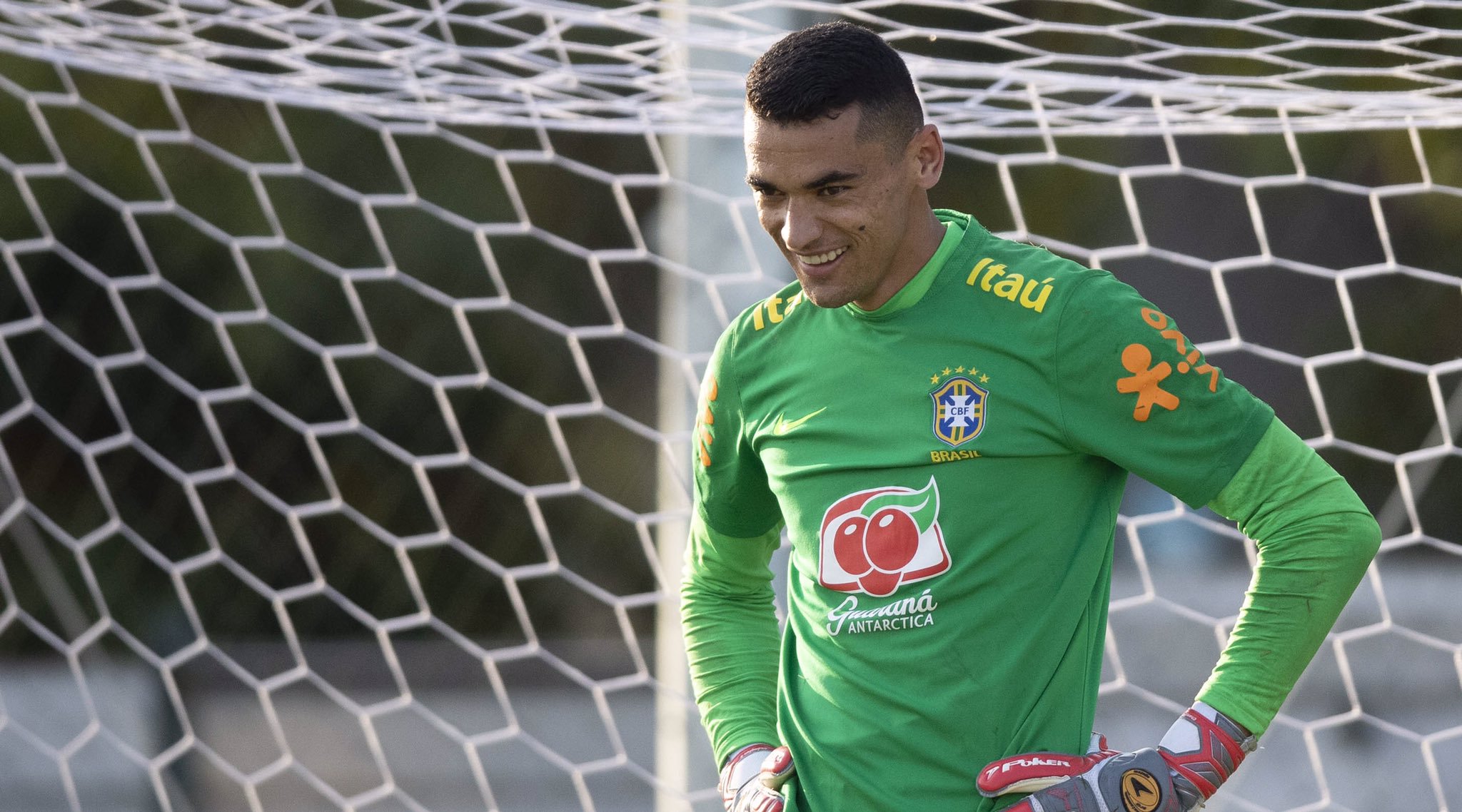 Goleiro vibra com vitória do Athletico-PR e convocação para seleção brasileira