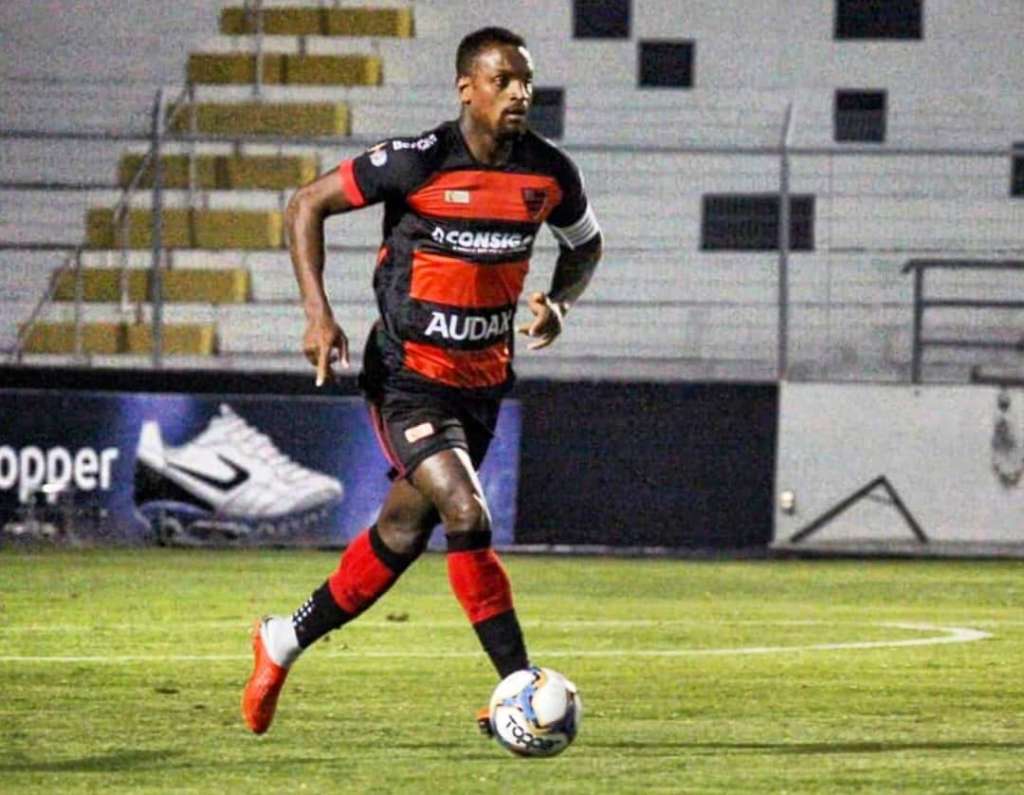 Cléber Reis retorna de suspensão automática (Foto: Jefferson Vieira/Oeste)