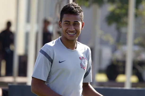 Mineiro: Com direito a ex-Corinthians e Lusa, Tupynambás oficializa três laterais