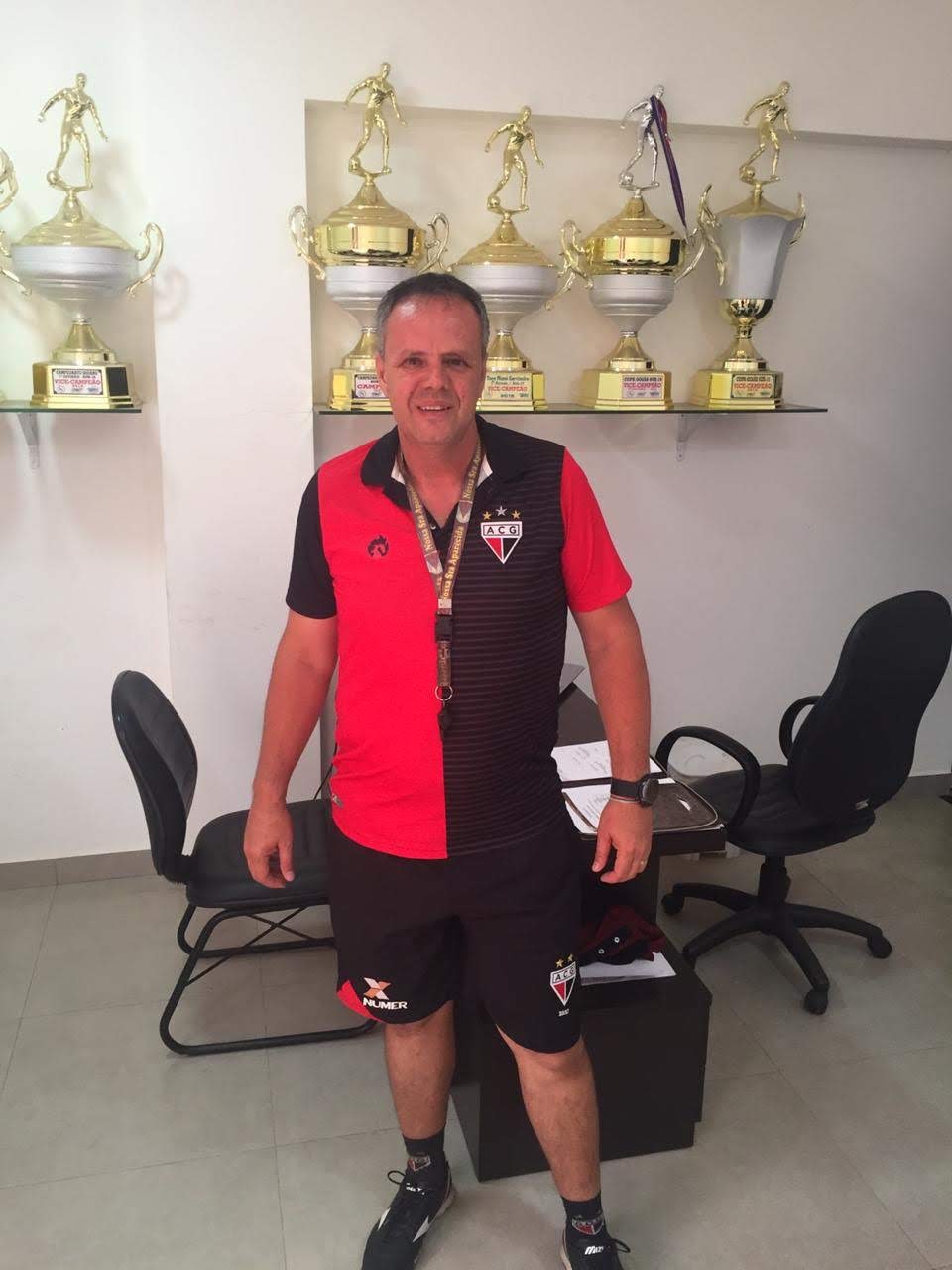 Conhecedor da base, técnico alcança semifinal com 100% de aproveitamento pelo Atlético-GO