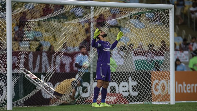 Goleiro sofre fratura na mão esquerda e não joga mais pelo Fluminense em 2019