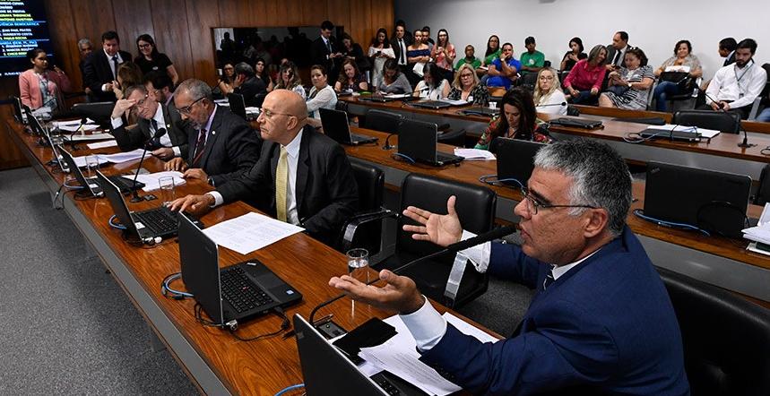 Senado aprova lei que proíbe venda de bebidas alcoólicas em estádio