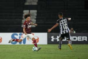 Volante do Flamengo nega temer lesões em reta decisiva e lembra de Tite