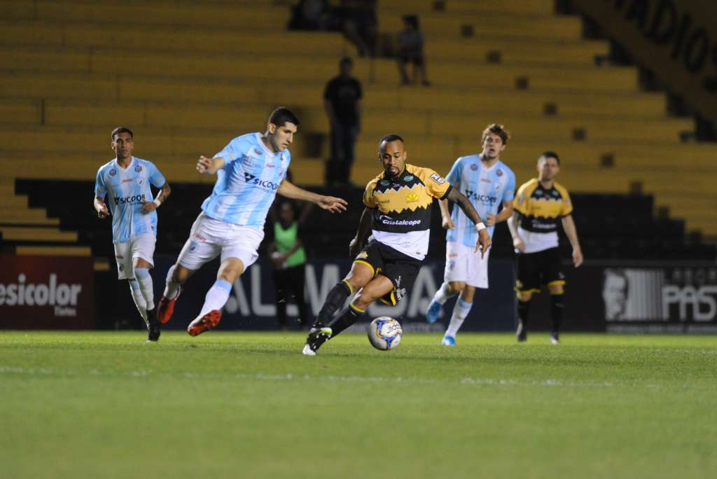 Criciúma 2 x 0 Londrina - Tubarão mergulha na degola e os dois continuam ameaçados 2 0002050429594 img