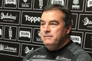 Série B: Embalado, Pintado vence ex-clube e confia na permanência do Figueirense