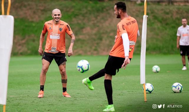 Lateral nega ‘ajuda’ do Atlético-MG ao rival se bater Flu: ‘Nem penso nisso’