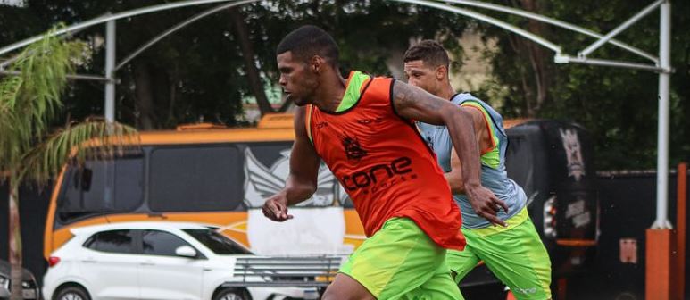 Carioca: Nova Iguaçu confirma atacante ex-Oeste que estava no futebol europeu