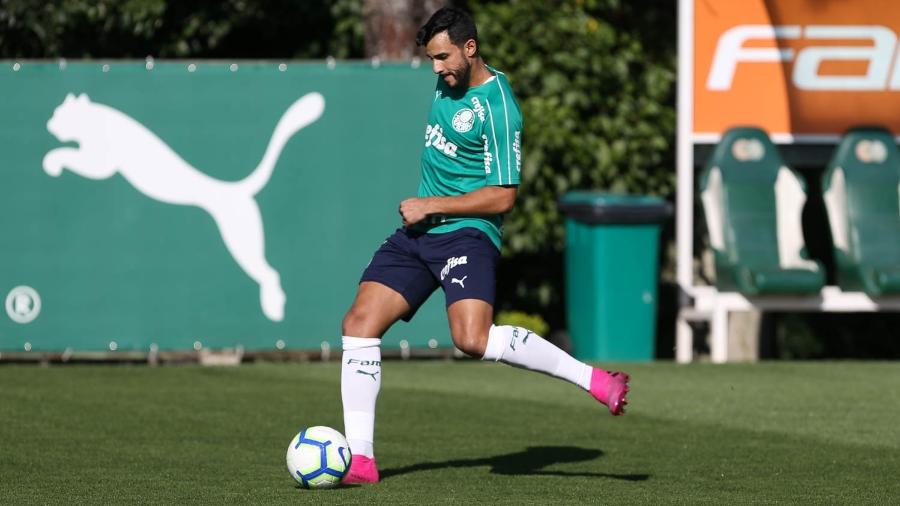 Mesmo sem Luiz Adriano, Henrique Dourado tem poucas chances no Palmeiras