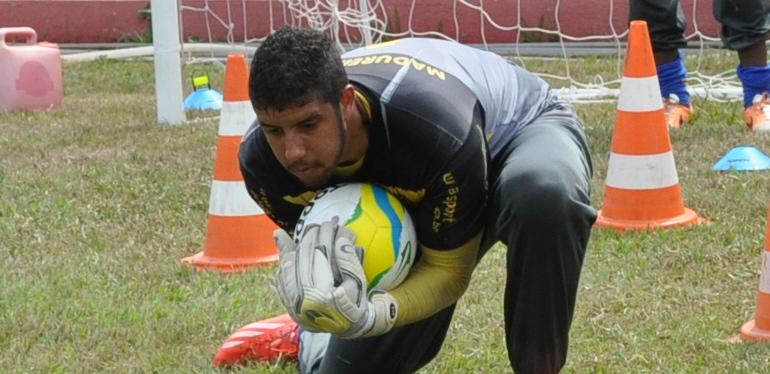 Carioca: Identificado com Madureira, goleiro revelado no Vitória chega ao Macaé