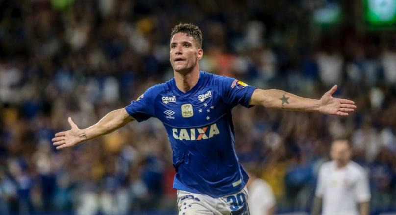Meia do Cruzeiro reafirma desejo de defender gigante paulista