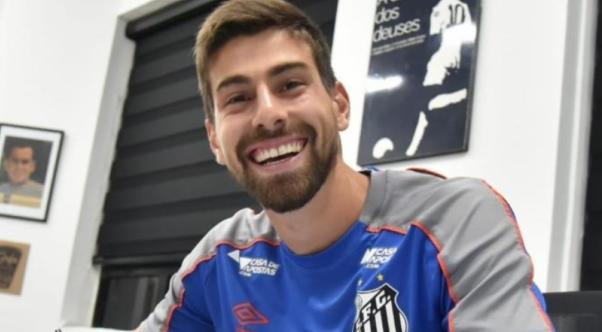 Zagueiro revela perfeccionismo de Sampaoli no Santos: ‘Sempre acha um defeito’