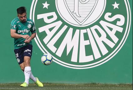 Willian vive dia de ‘professor’ em palestra nas categorias de base do Palmeiras
