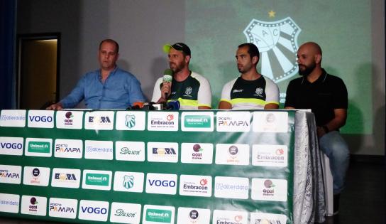 Mineiro: Caldense apresenta elenco e comissão técnica para 2020