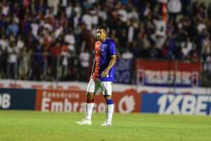 Série B: Com mudança no gol, Paraná está pronto para confronto decisivo