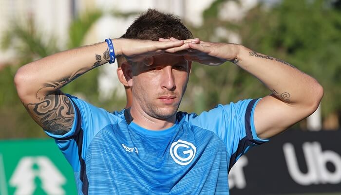 Goiás acerta renovação com zagueiro por mais dois anos