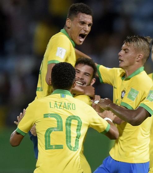 França 2 x 3 Brasil – Garotada ensina marmanjos como eliminar França e ir para a final!