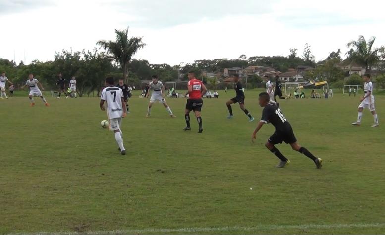 O Corinthians jogou com o regulamento de baixo do braço e fez a alegria das crianças no Pacaembu. - Israel de Oliveira/Divulgação Liga 2019