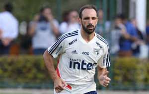 Há um mês no banco de reservas, Juanfran deve voltar a ser titular do São Paulo