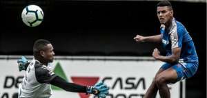 Provável titular do Santos minimiza derrotas do São Paulo: 'Clássico é diferente'