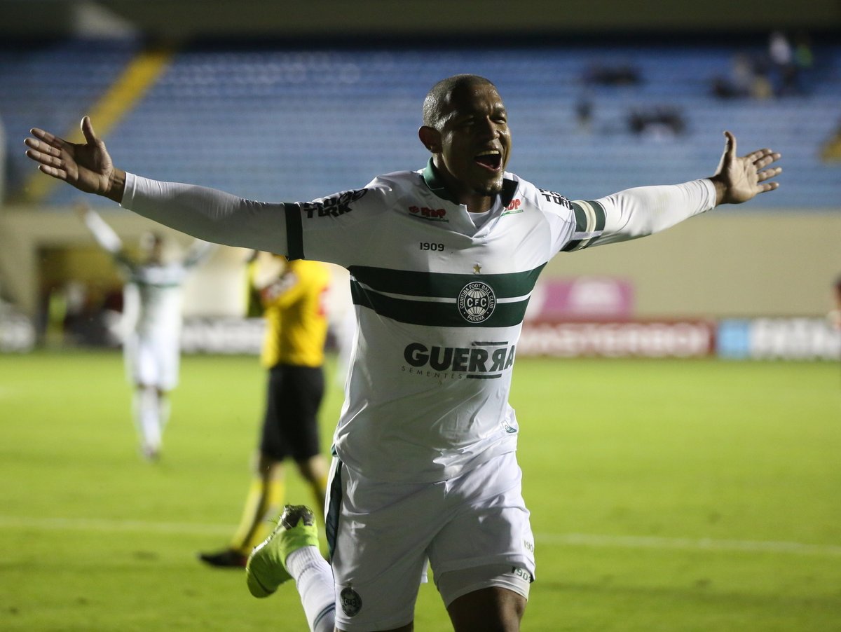 Coritiba x Oeste – Coxa tenta ficar mais perto do acesso