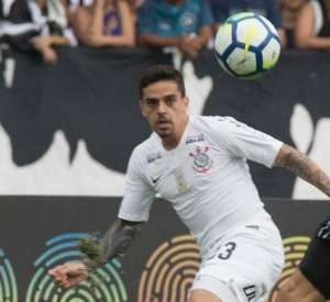 Fagner nega ter fingido lesão no Corinthians e diz: 'Aqui não tem vagabundo'
