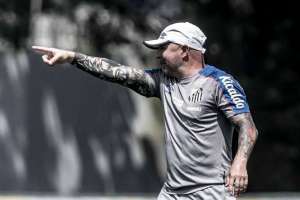 Peres diz estar disposto a oferecer valorização para Sampaoli seguir no Santos