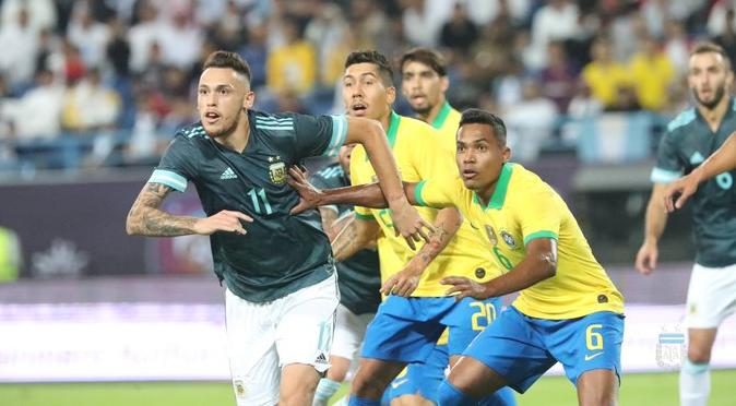 Destaque contra o Brasil, atacante se lesiona e vira desfalque na Argentina