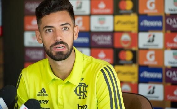 Com dores musculares, dupla desfalca o Flamengo contra o Grêmio