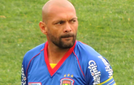 Meia exalta união do São Caetano para superar atrasos e faturar a Copa Paulista