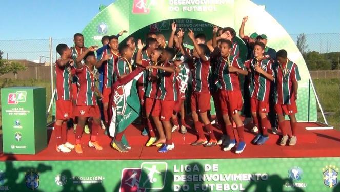 O Fluminense ficou com a taça de campeão no Sub 13 Masculino - Israel de Oliveira/Divulgação Liga 2019