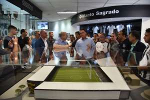 Sampaoli nega ter sido contrário à presença de Bolsonaro na Vila: 'Democracia'