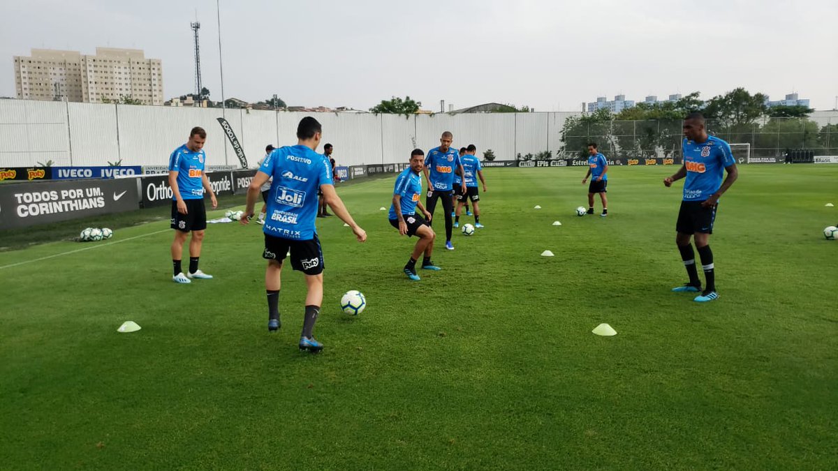 Com desfalques, Corinthians faz duelo por vaga na Libertadores com o Inter