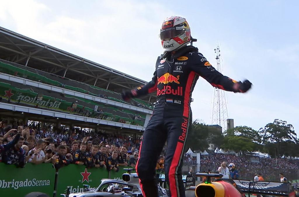 F1: Verstappen brilha em Interlagos, conta com erros da Mercedes e vence GP do Brasil
