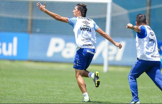 Geromel desabafa sobre arbitragem após derrota do Grêmio