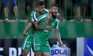 Herói manda recado após vitória da Chape: 