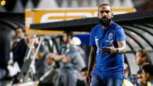 Coelho revela que quer melhorar a qualidade na saída de jogo do Corinthians